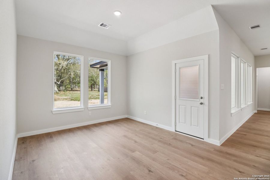 Spacious, unfurnished interior of a new home in Bonita Vista, Pleasanton (Image 14). Spacious, unfurnished interior of a new home in Bonita Vista, Pleasanton (Image 14).