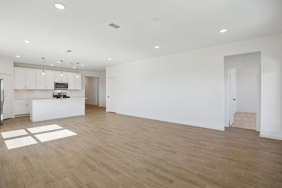Spacious, unfurnished interior of a new home in Montgomery Bend, Montgomery (Image 25).