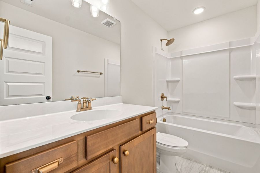 Grayson Upstairs Full Bath at Anderson Park