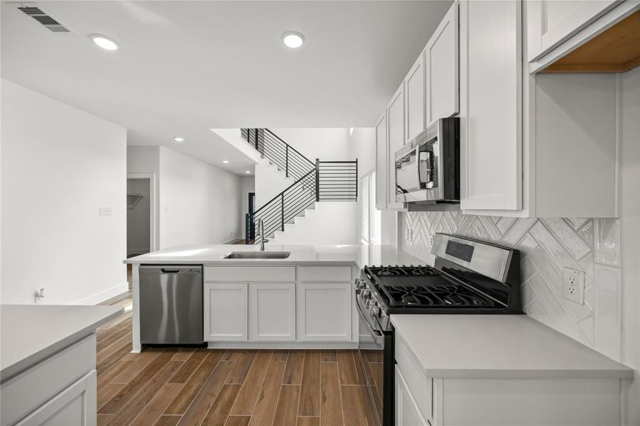 Furnished interior view inside a new home in River Ranch Meadows, Dayton (Image 5).