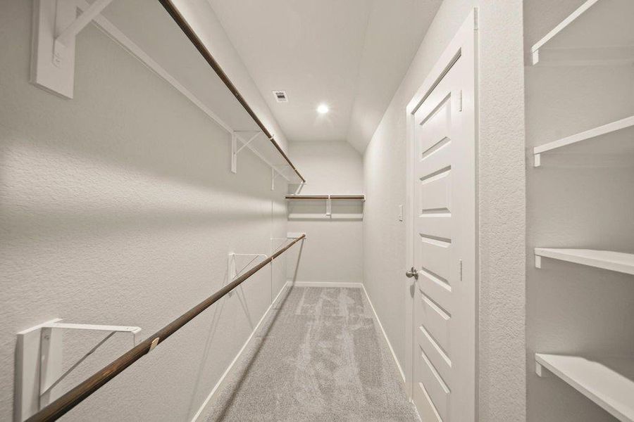 Spacious, unfurnished interior of a new home in Barton Creek Ranch, Conroe (Image 23). Spacious, unfurnished interior of a new home in Barton Creek Ranch, Conroe (Image 23).