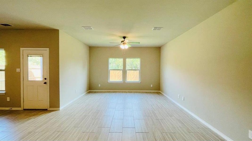 Spacious, unfurnished interior of a new home in Sunnycreek, Fort Worth (Image 16). Spacious, unfurnished interior of a new home in Sunnycreek, Fort Worth (Image 16).