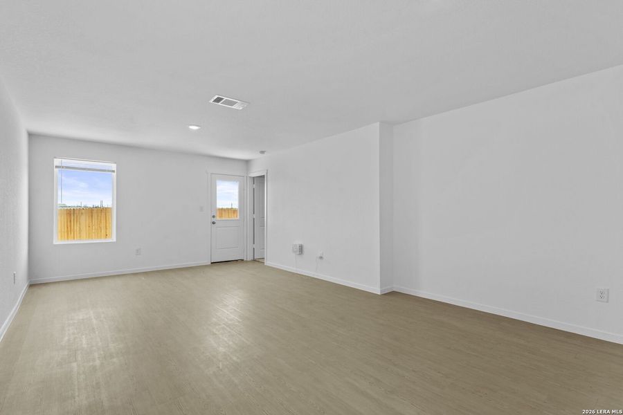 Spacious, unfurnished interior of a new home in Spring Grove, St. Hedwig (Image 23).