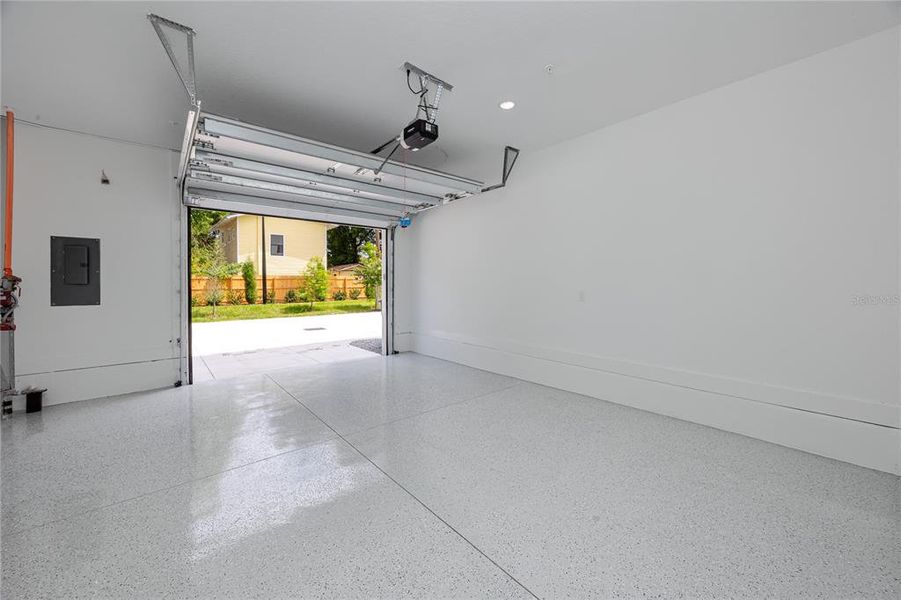 Spacious, unfurnished interior of a new home in , Tampa (Image 23).