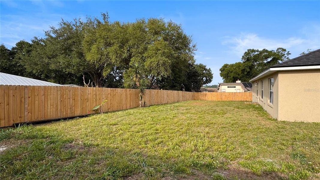 Exterior details and patio area of a home in , Orlando (Image 3).