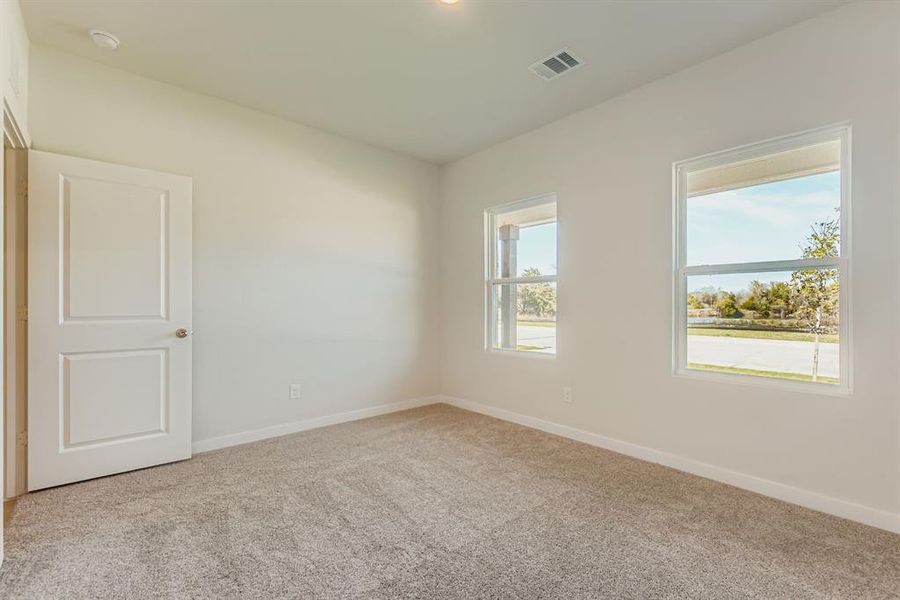 Spacious, unfurnished interior of a new home in Middlefield Village, Dallas (Image 24).