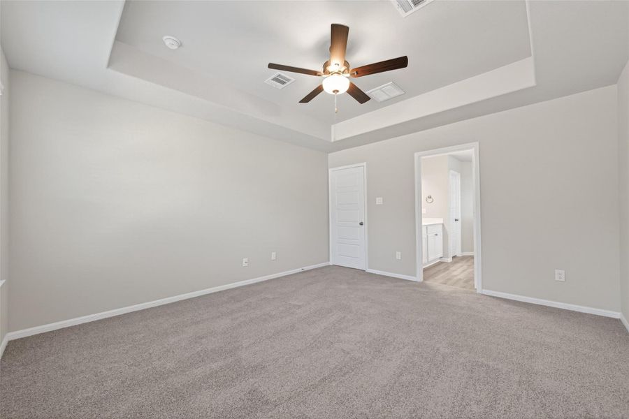 Spacious, unfurnished interior of a new home in Woodland Lakes, Houston (Image 38).