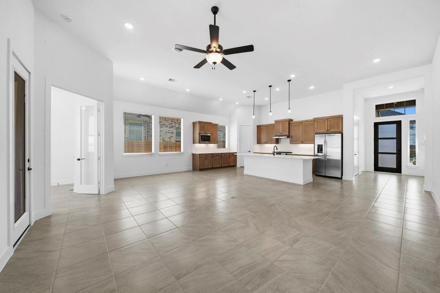 Spacious, unfurnished interior of a new home in The Trails, New Caney (Image 17).