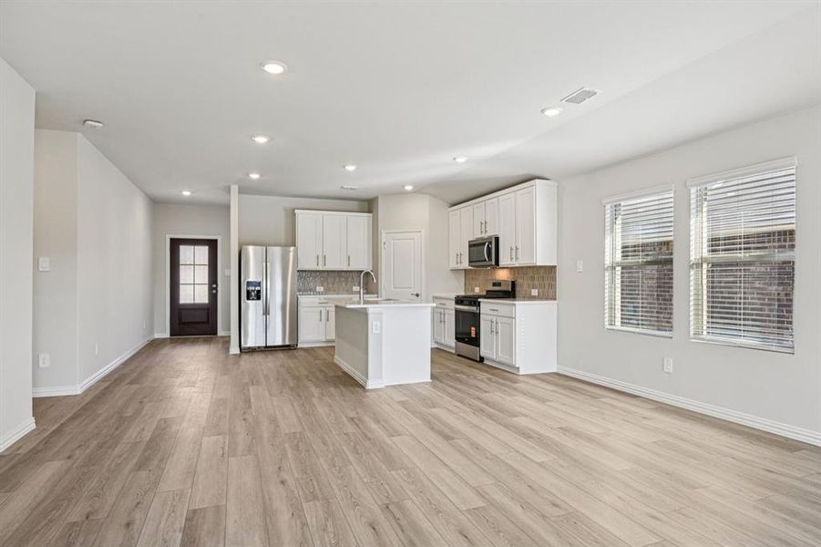 Furnished interior view inside a new home in Stonehaven, Seagoville (Image 19).
