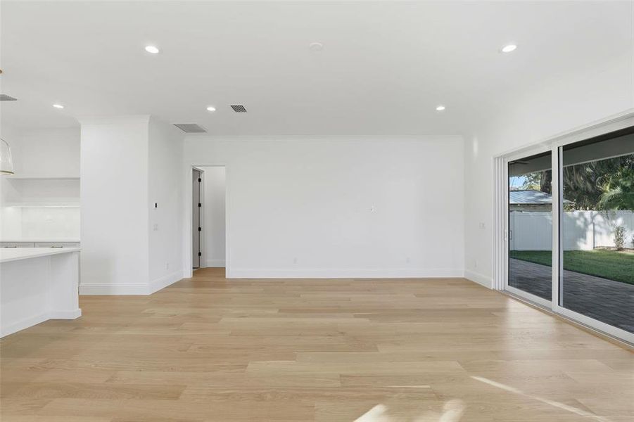Spacious, unfurnished interior of a new home in , Orlando (Image 16).