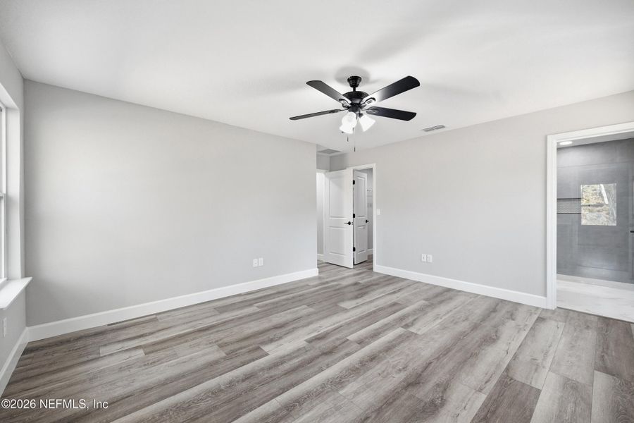 Spacious, unfurnished interior of a new home in , Jacksonville (Image 20).