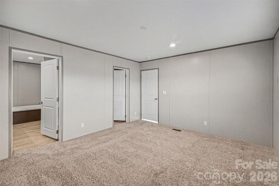 Spacious, unfurnished interior of a new home in , Shelby (Image 21).