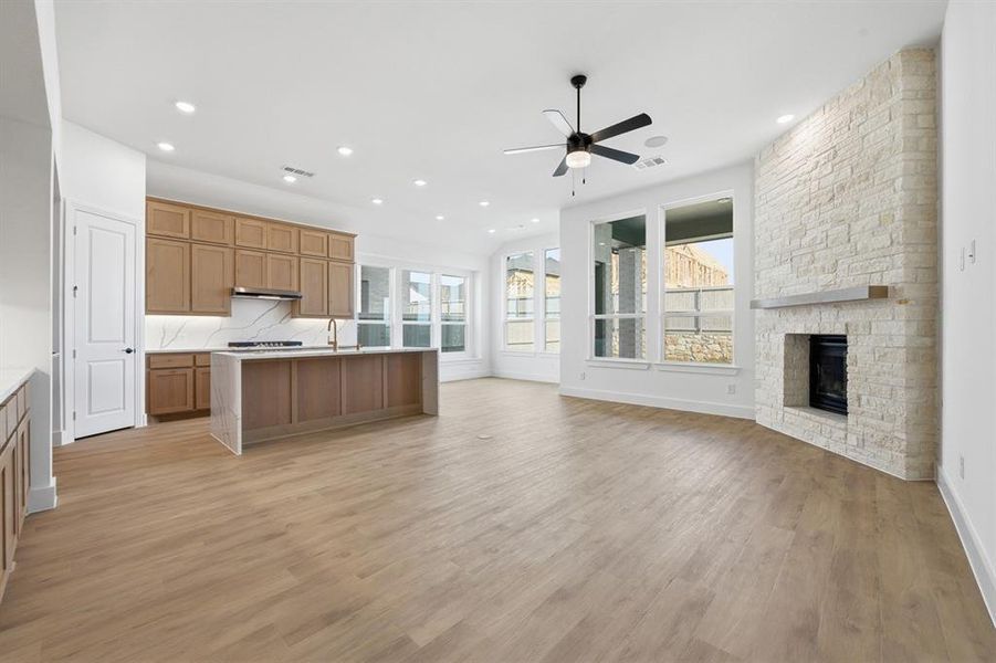 Spacious, unfurnished interior of a new home in Pecan Square, Northlake (Image 13).