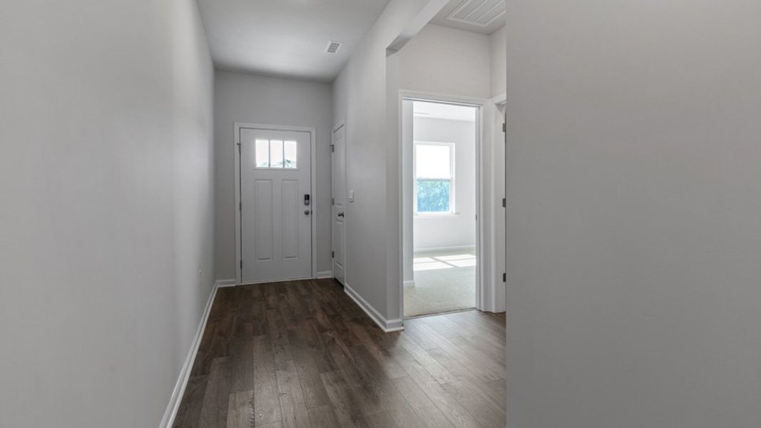 Spacious, unfurnished interior of a new home in Swift Creek Farm, Clayton (Image 9).