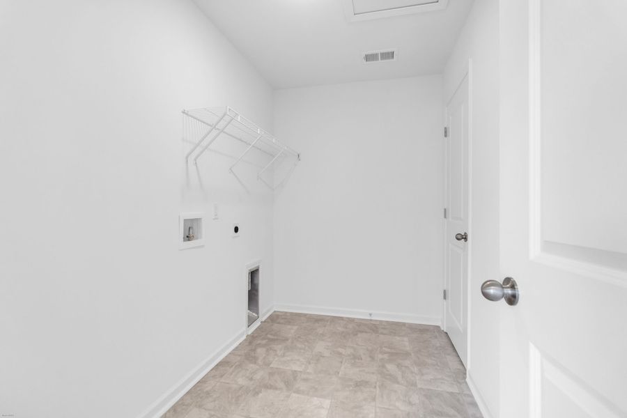 Spacious, unfurnished interior of a new home in Homecoming, Ravenel (Image 20).