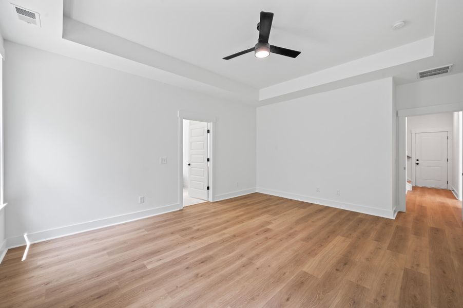 Spacious, unfurnished interior of a new home in , Cross (Image 10).