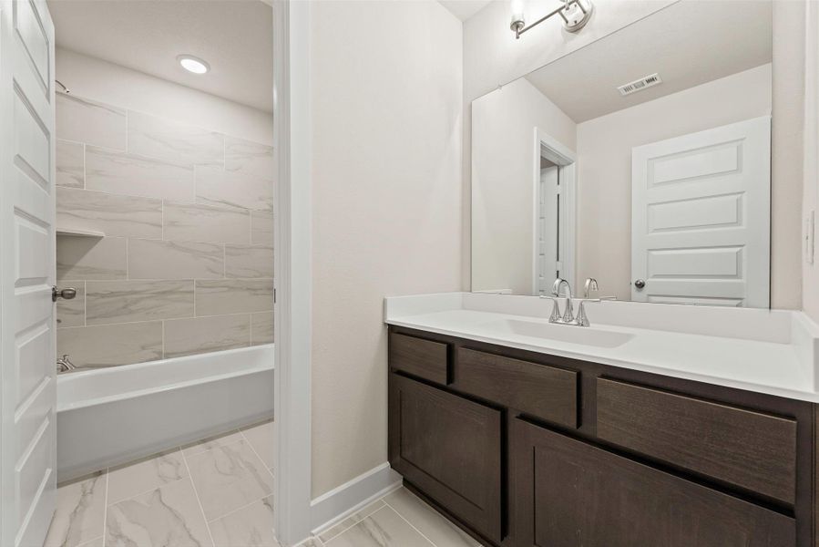 Representative image. Features, selections and colors may vary.