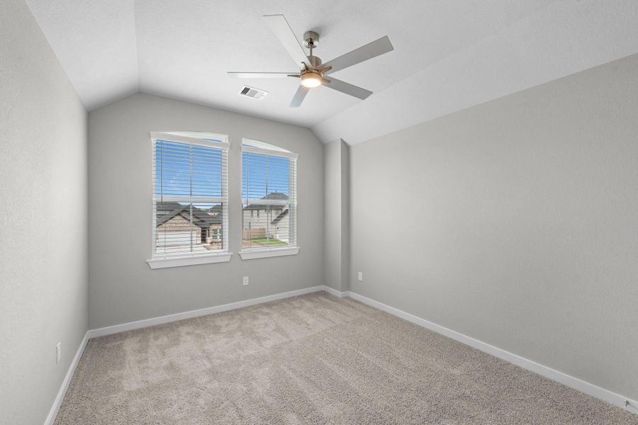 Spacious, unfurnished interior of a new home in Briarwood Crossing, Rosenberg (Image 24).