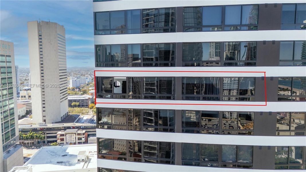 Condo located in Miami, FL showcasing its design and architecture (Image 4).