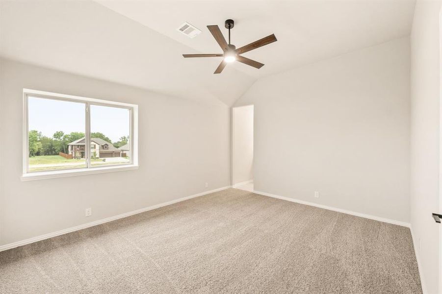 Spacious, unfurnished interior of a new home in Hampton Park, Glenn Heights (Image 29).