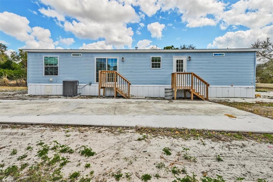 Exterior details and patio area of a home in , North Fort Myers (Image 24).