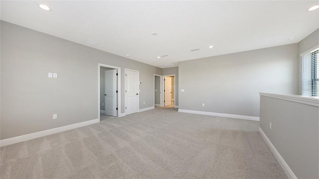 Spacious, unfurnished interior of a new home in Palm Grove, Lakewood Ranch (Image 13).