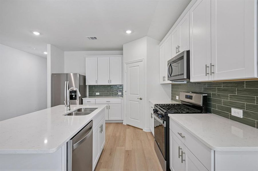 Photo is not of the actual home, but is an inspirational photo of builder’s model home and may depict options, furnishings, and/or decorator features that are not included. Photo is not of the actual home, but is an inspirational photo of builder’s model home and may depict options, furnishings, and/or decorator features that are not included.