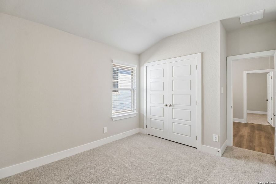 Spacious, unfurnished interior of a new home in Lark Canyon, New Braunfels (Image 18).