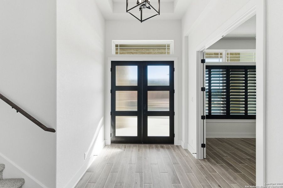 Spacious, unfurnished interior of a new home in Caliza Reserve, Boerne (Image 43).