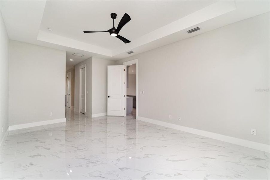 Spacious, unfurnished interior of a new home in , Lehigh Acres (Image 20).