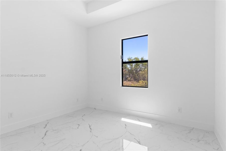 Guest Bedroom w Ceiling Fan