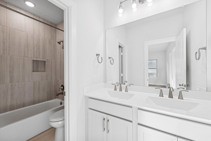 Furnished interior view inside a new home in Meridiana 55' Homesites, Manvel (Image 9). Furnished interior view inside a new home in Meridiana 55' Homesites, Manvel (Image 9).