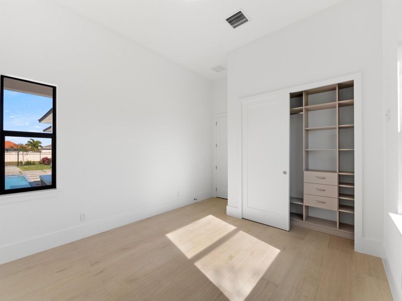 Spacious, unfurnished interior of a new home in , Port St. Lucie (Image 22).