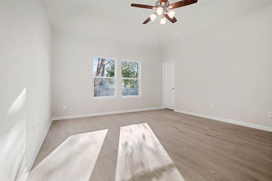 Spacious, unfurnished interior of a new home in Lake Conroe Hills, Willis (Image 10).
