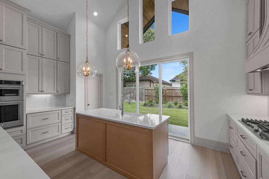 Stainless steel appliances in the kitchen and quartz countertops that extend to the backsplash! Stainless steel appliances in the kitchen and quartz countertops that extend to the backsplash!