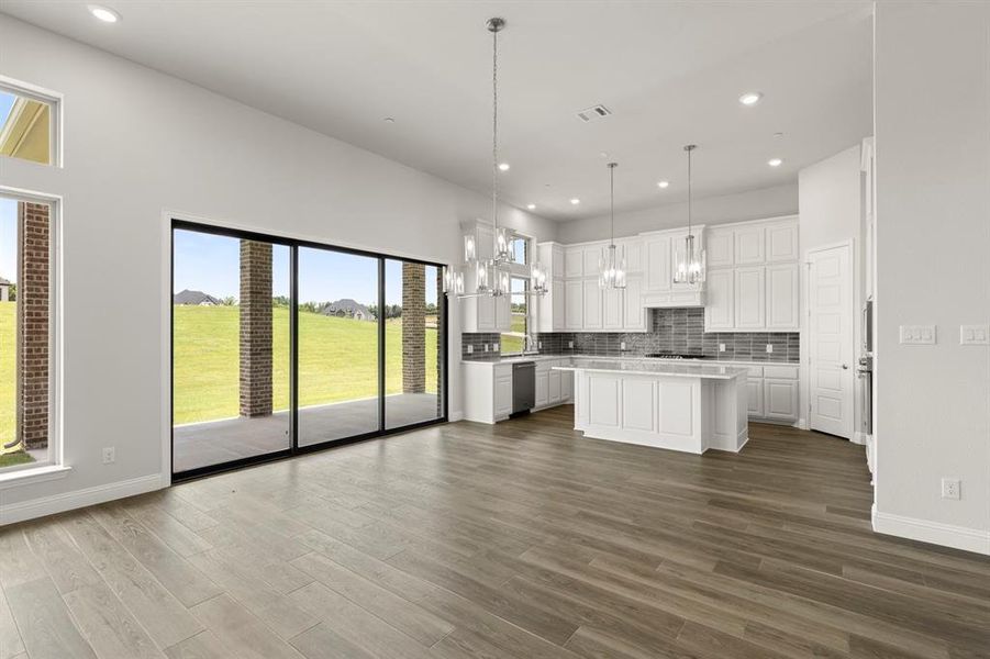 08. 403 Spoonbill - Dining (2) 08. 403 Spoonbill - Dining (2)