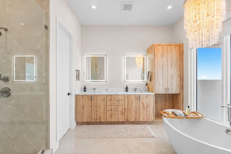 Furnished interior view inside a new home in , Marathon (Image 47).