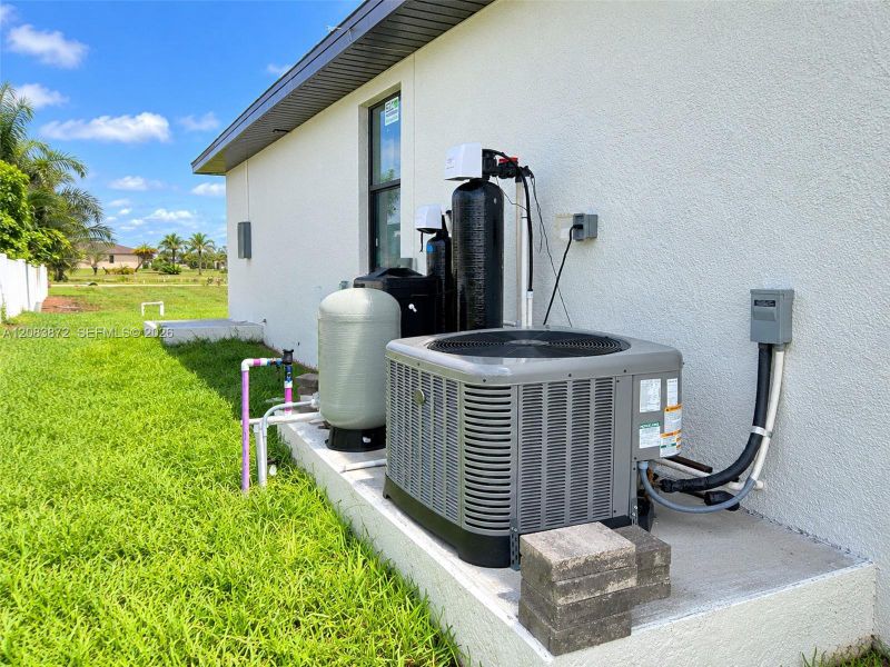 Exterior details and patio area of a home in , Cape Coral (Image 21).