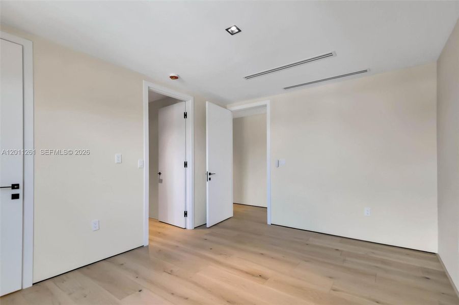 Spacious, unfurnished interior of a new home in , Miami (Image 51).