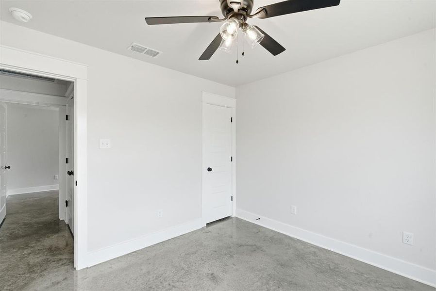 Spacious, unfurnished interior of a new home in , Weatherford (Image 21).