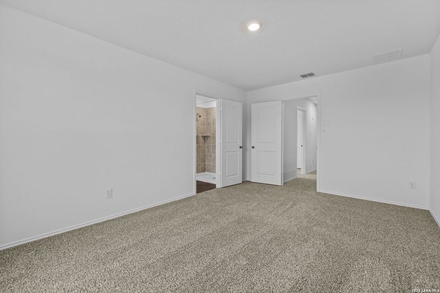 Spacious, unfurnished interior of a new home in Avenida, Converse (Image 19).