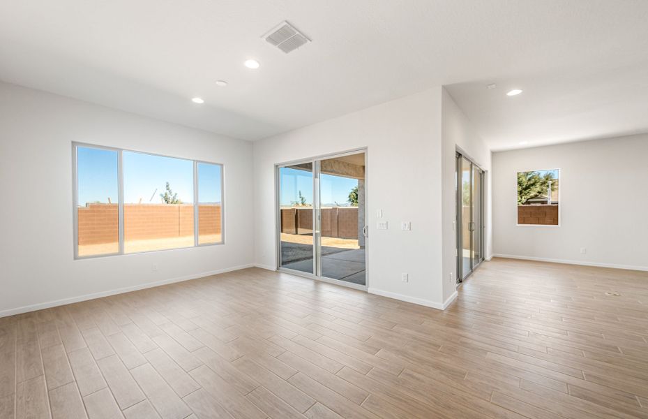 Spacious, unfurnished interior of a new home in Soleo, San Tan Valley (Image 24).