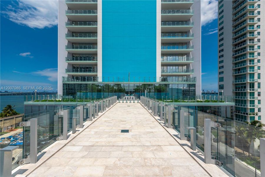 Condo located in Miami, FL showcasing its design and architecture (Image 23). Condo located in Miami, FL showcasing its design and architecture (Image 23).