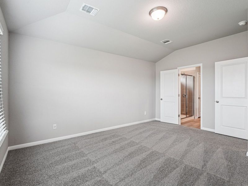 Spacious, unfurnished interior of a new home in Riverbend at Double Eagle - Reserve Collection, Cedar Creek (Image 9).