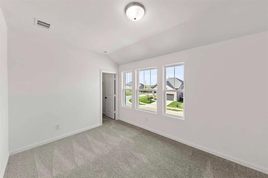 Spacious, unfurnished interior of a new home in Creekview Fossil Ridge, Pilot Point (Image 17).