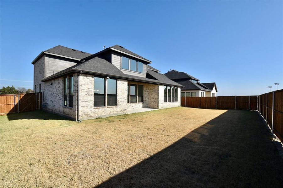 Exterior details and patio area of a home in , Prosper (Image 3).