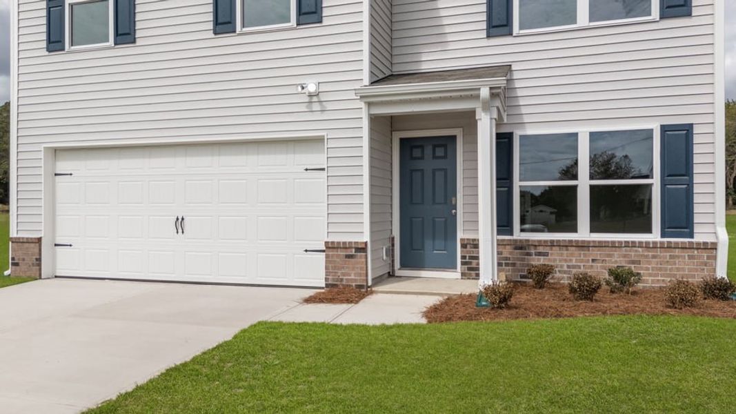 Exterior details and patio area of a home in Madeline Farm, New Bern (Image 3).