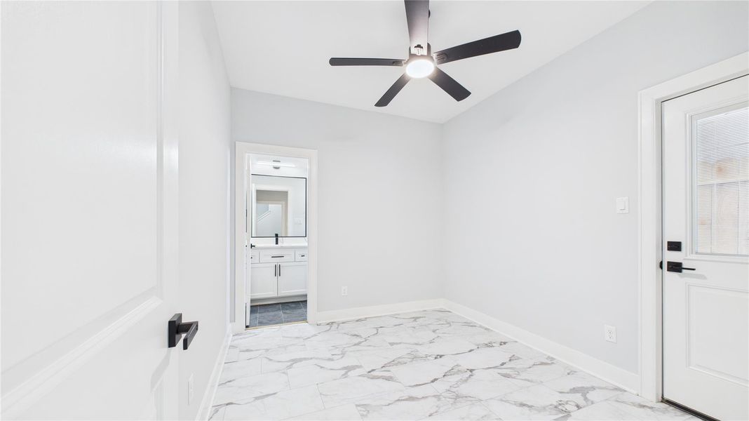 Spacious, unfurnished interior of a new home in , Houston (Image 12).