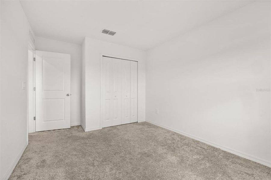 Spacious, unfurnished interior of a new home in Peace Creek Reserve, Winter Haven (Image 38).