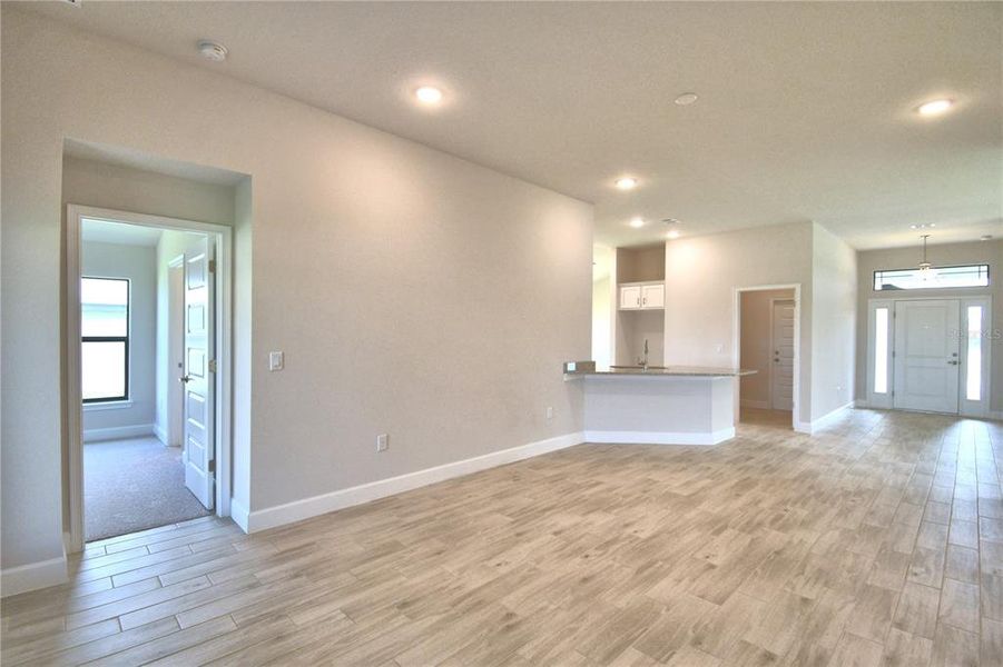 Spacious, unfurnished interior of a new home in , Auburndale (Image 26).